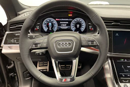 mythos musta Audi Q8 2026 kuva 13.