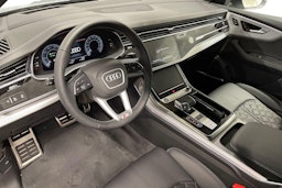 harmaa Audi Q8 2026 kuva 7.