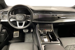 harmaa Audi Q8 2026 kuva 9.