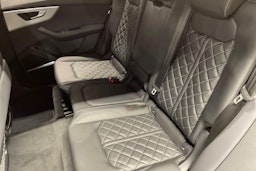 harmaa Audi Q8 2026 kuva 10.