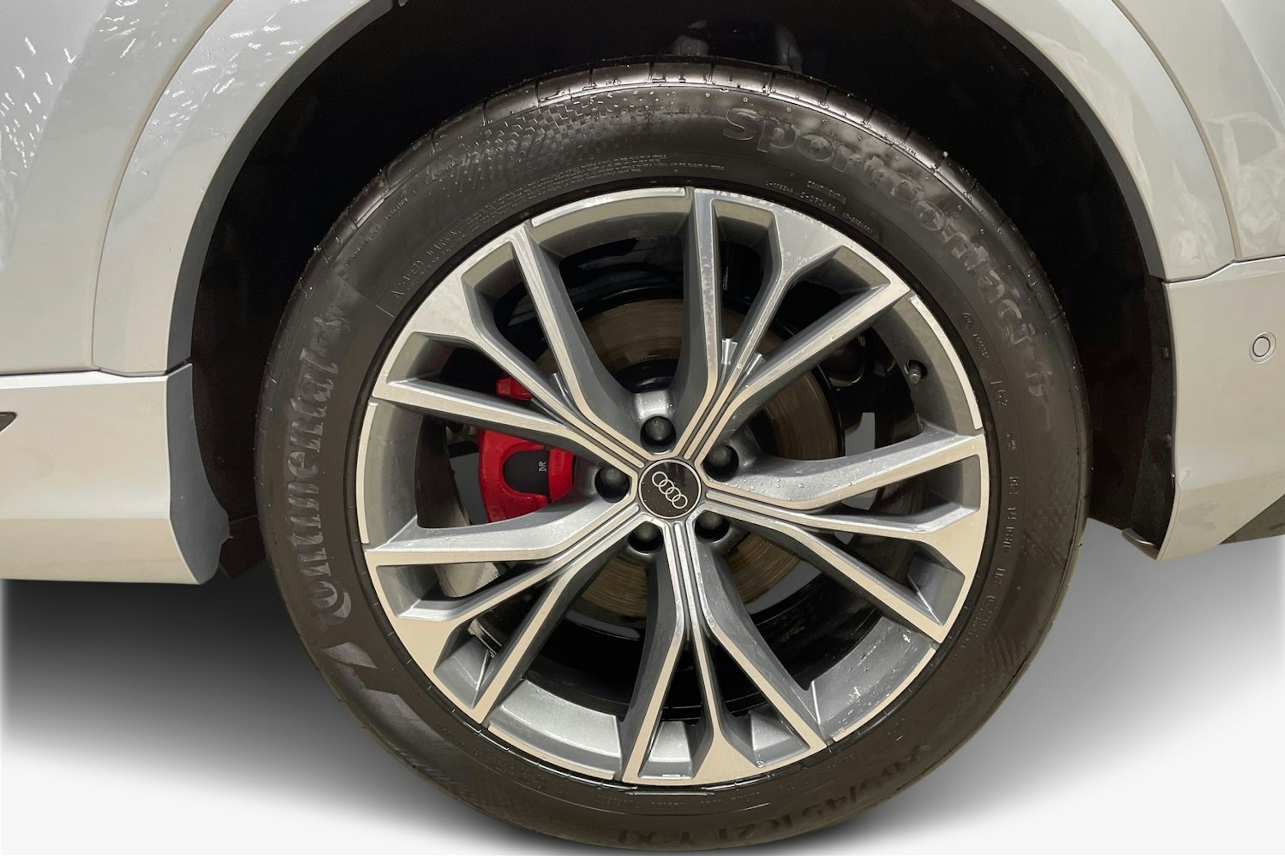 harmaa Audi Q8 2026 kuva 11.