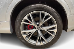 harmaa Audi Q8 2026 kuva 11.