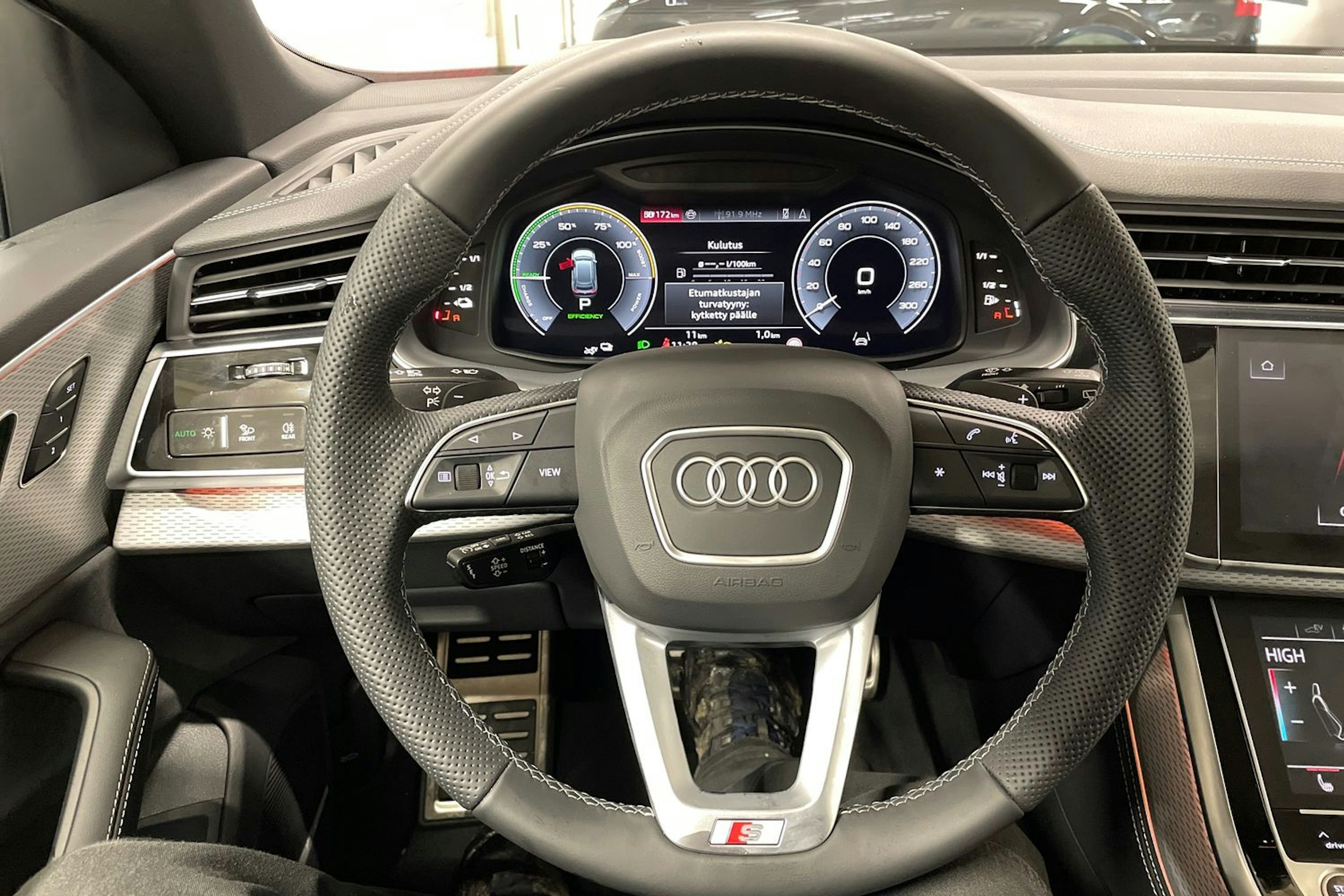 harmaa Audi Q8 2026 kuva 15.