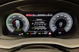 harmaa Audi Q8 2026 kuva 16.