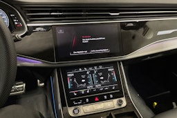 harmaa Audi Q8 2026 kuva 17.