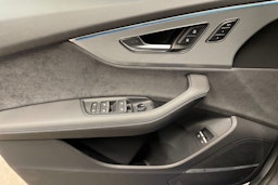 harmaa Audi Q8 2026 kuva 18.