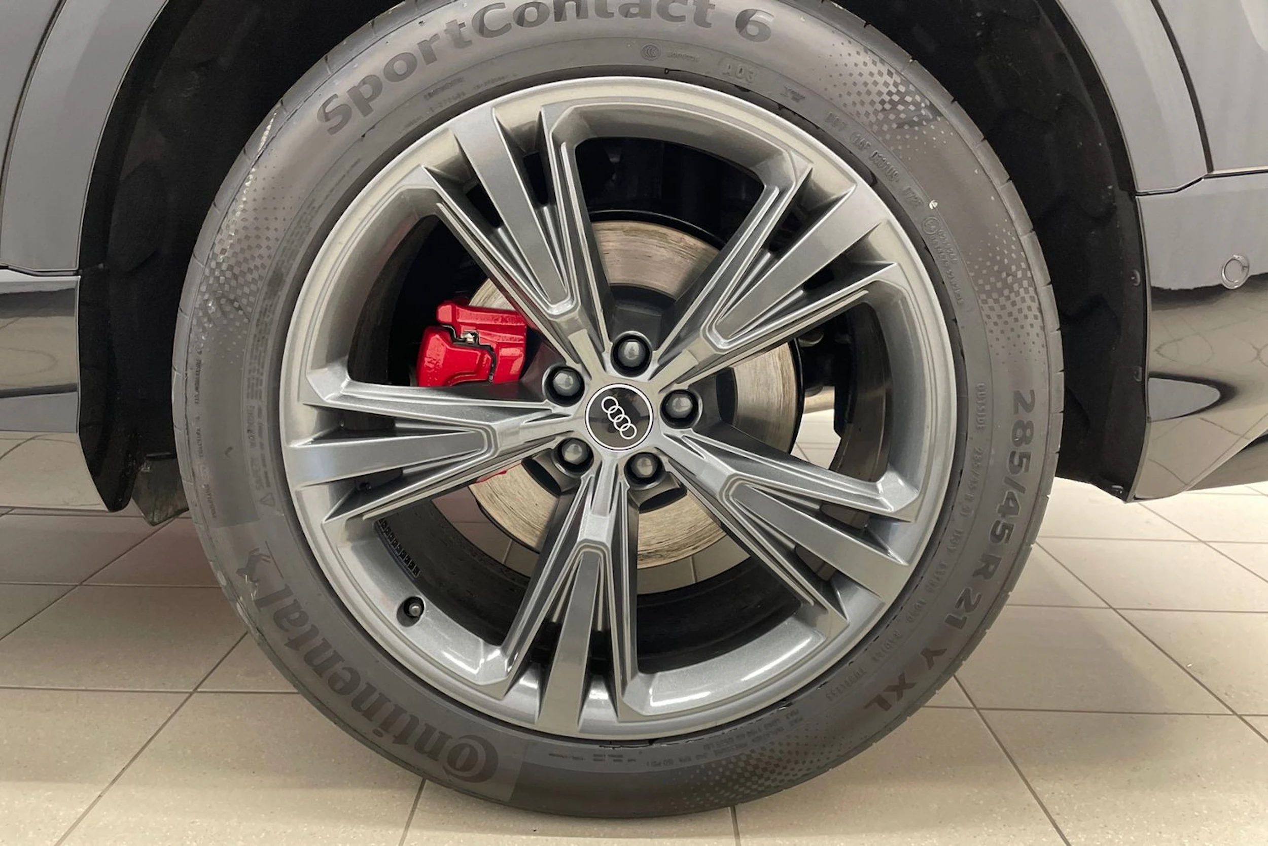 met. musta Audi Q8 2026 kuva 10.