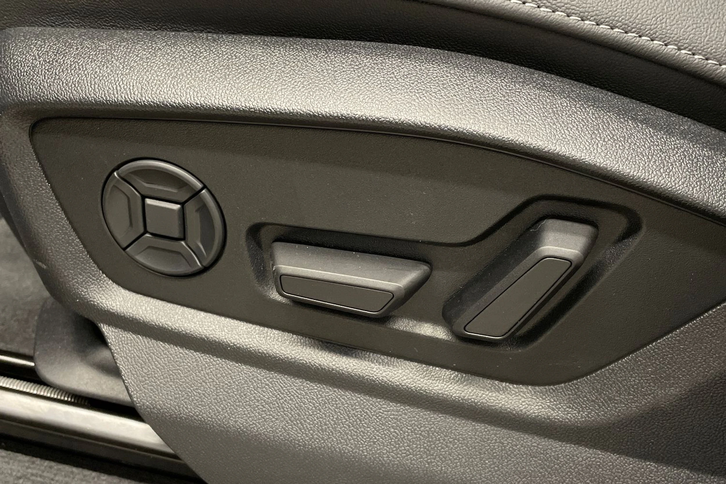 met. musta Audi Q8 2026 kuva 12.