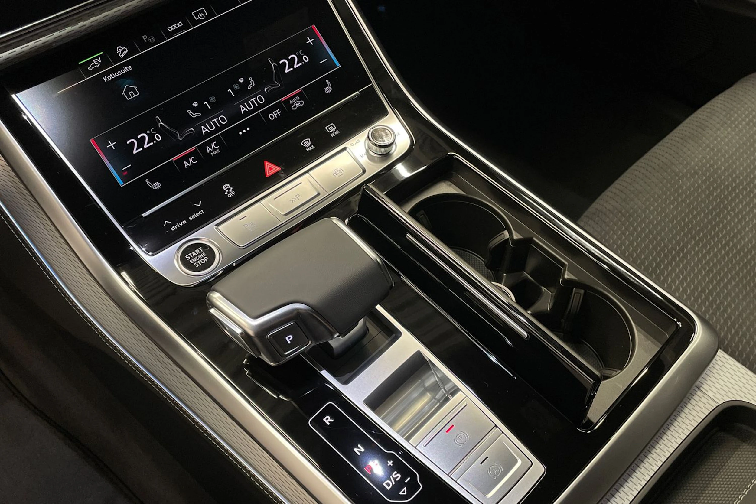 met. musta Audi Q8 2026 kuva 17.
