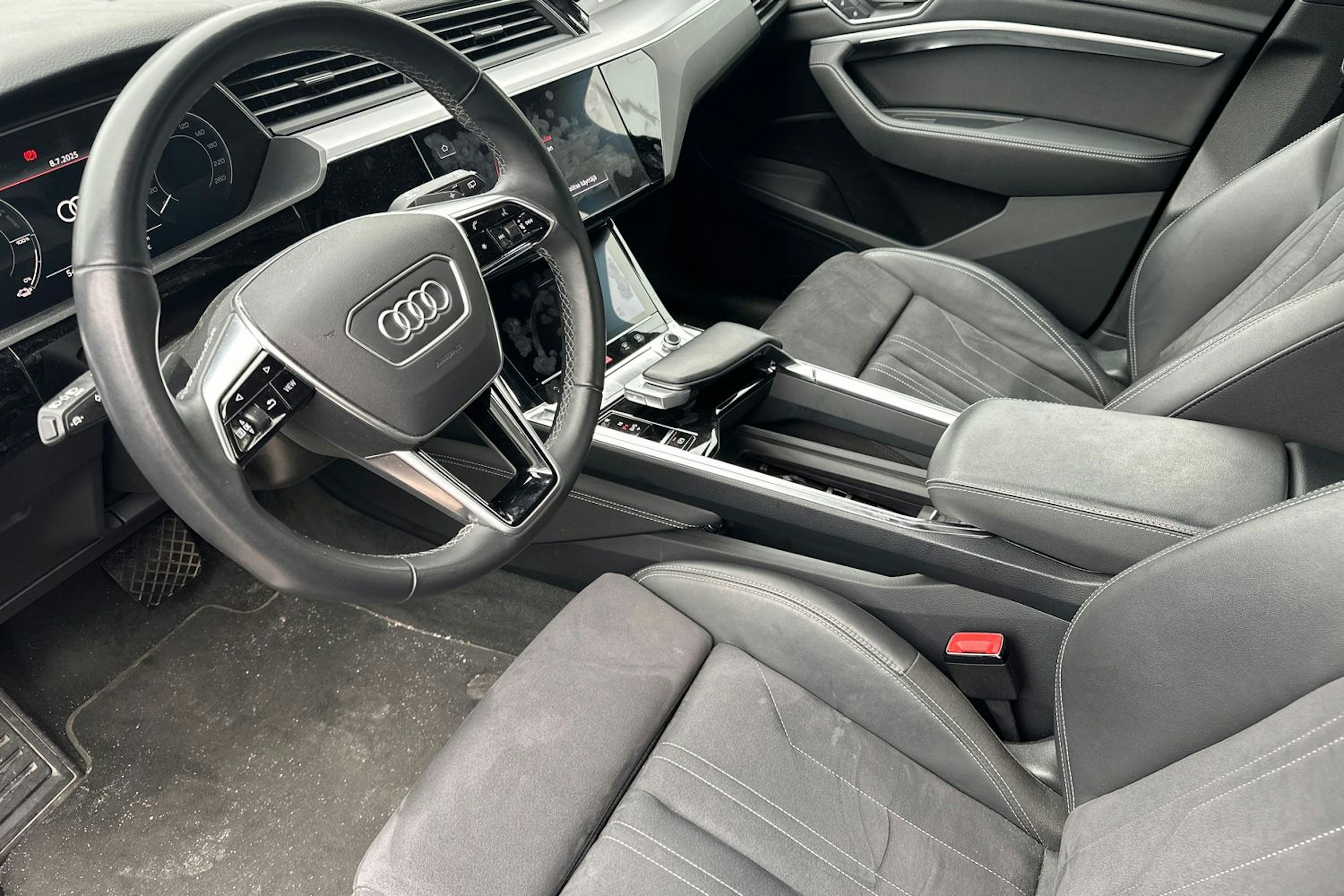 ruskea (beige) Audi Q8 e-tron 2024 kuva 6.
