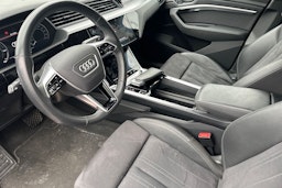 ruskea (beige) Audi Q8 e-tron 2024 kuva 6.