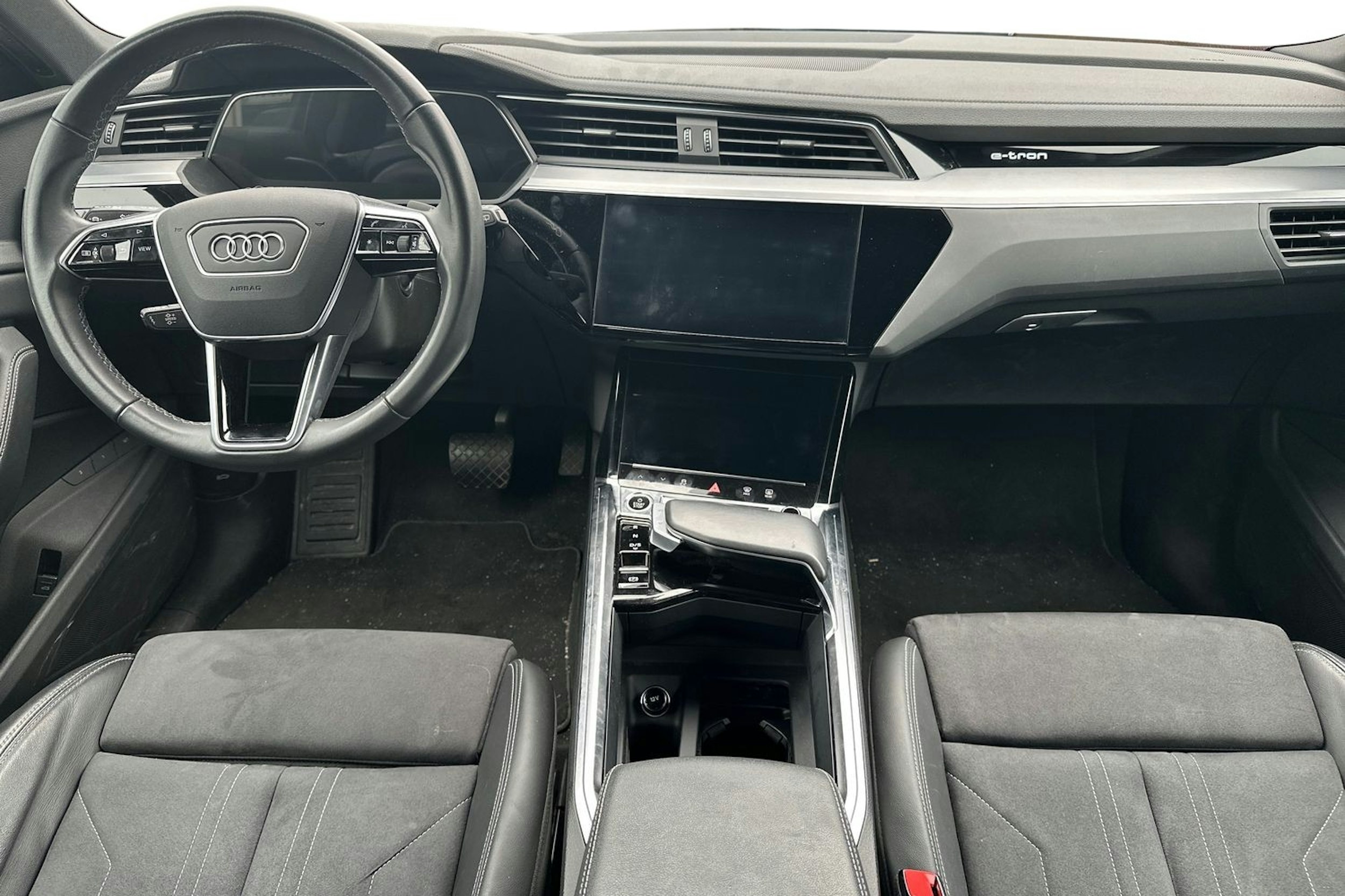 ruskea (beige) Audi Q8 e-tron 2024 kuva 7.