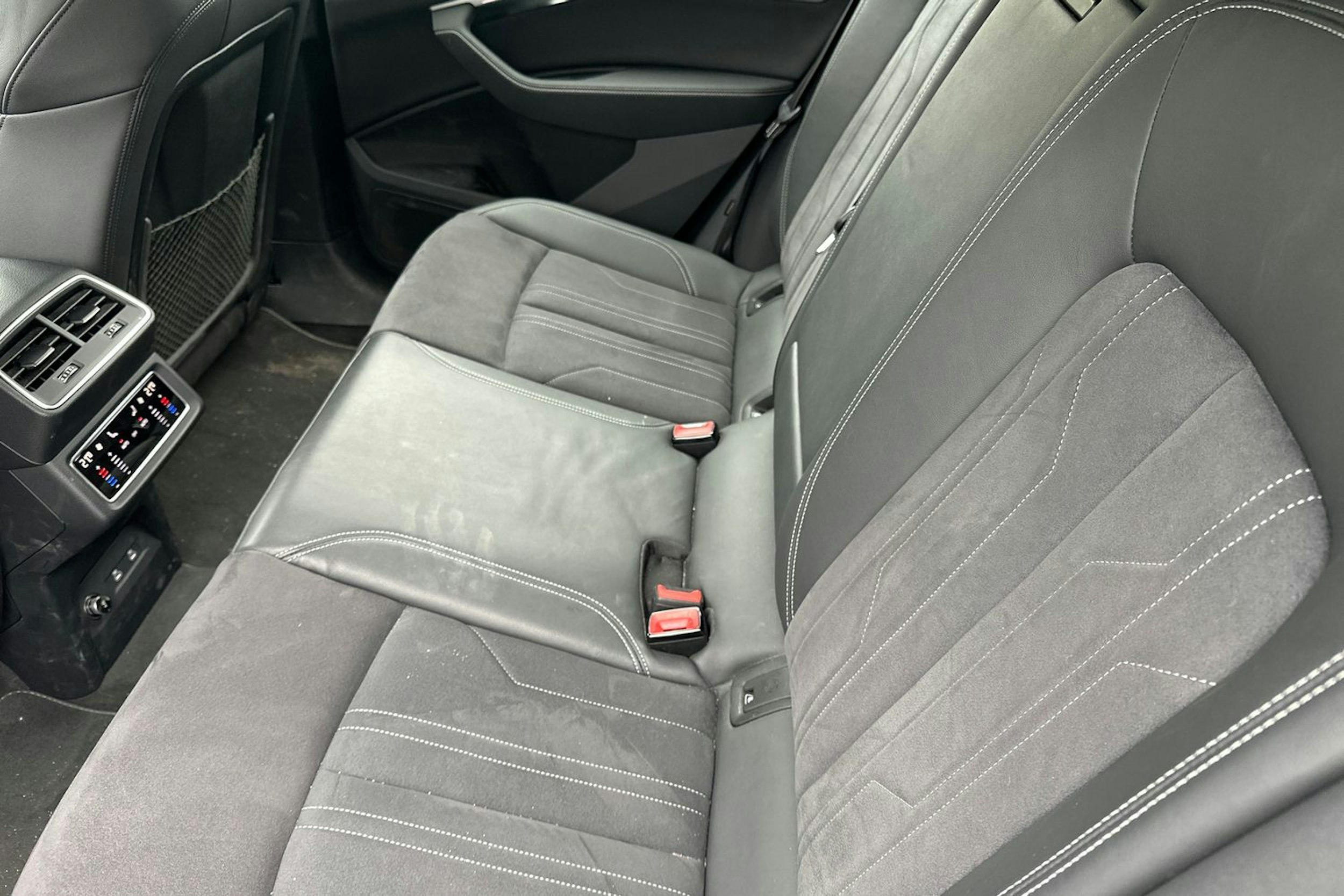ruskea (beige) Audi Q8 e-tron 2024 kuva 8.