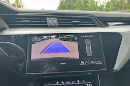 ruskea (beige) Audi Q8 e-tron 2024 kuva 13.