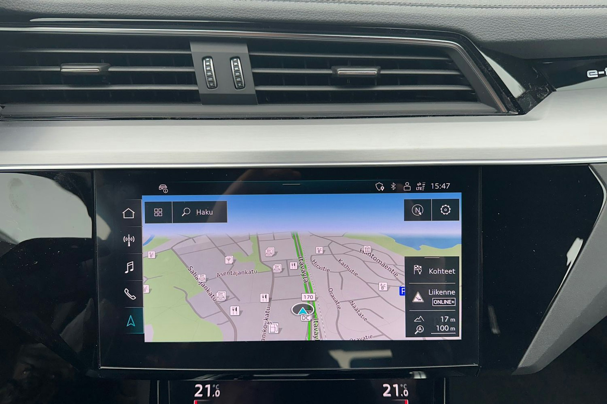 ruskea (beige) Audi Q8 e-tron 2024 kuva 14.
