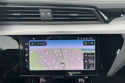 ruskea (beige) Audi Q8 e-tron 2024 kuva 14.