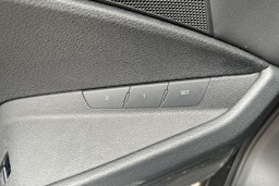 ruskea (beige) Audi Q8 e-tron 2024 kuva 15.