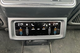 ruskea (beige) Audi Q8 e-tron 2024 kuva 17.