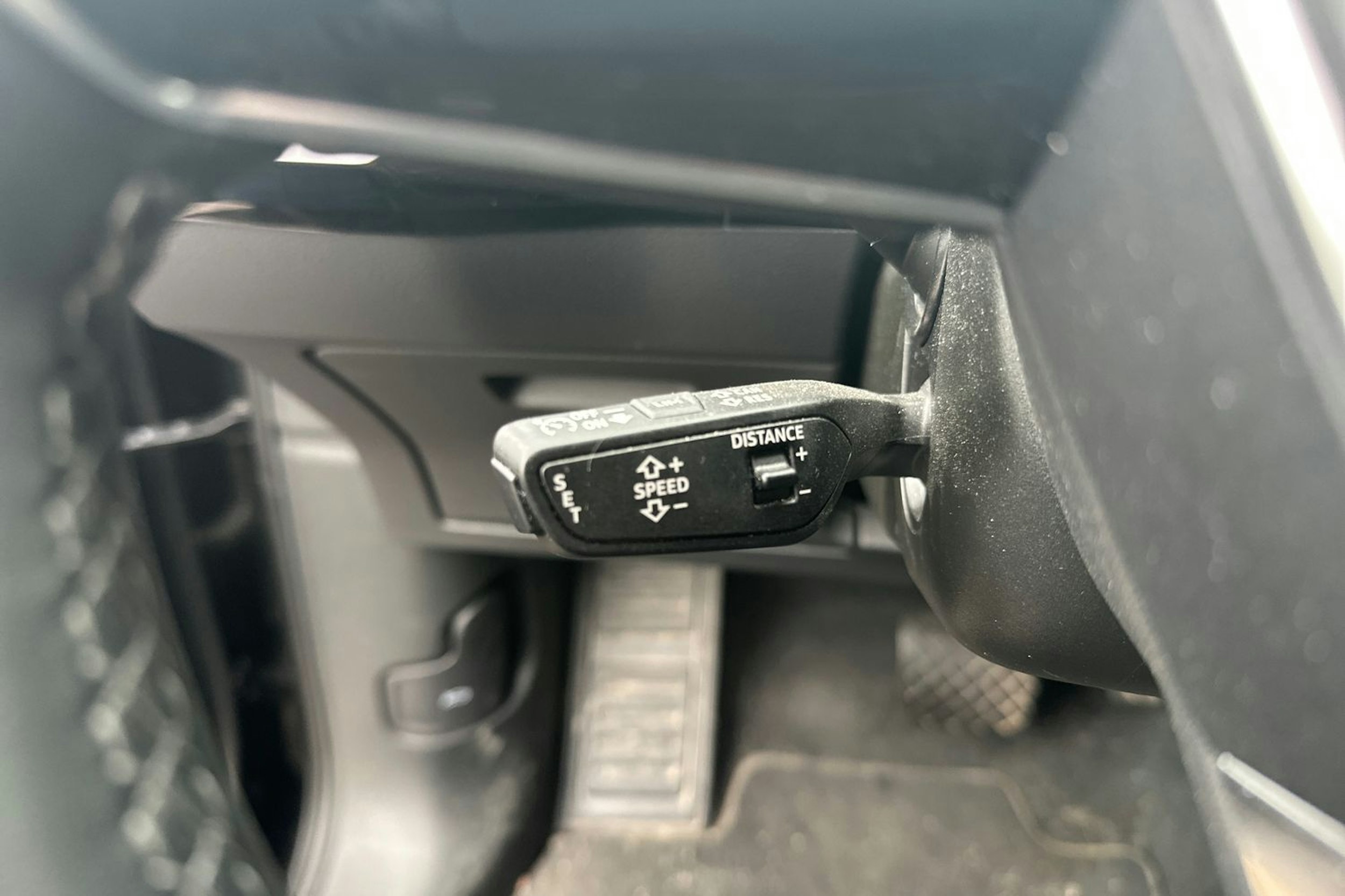 ruskea (beige) Audi Q8 e-tron 2024 kuva 18.