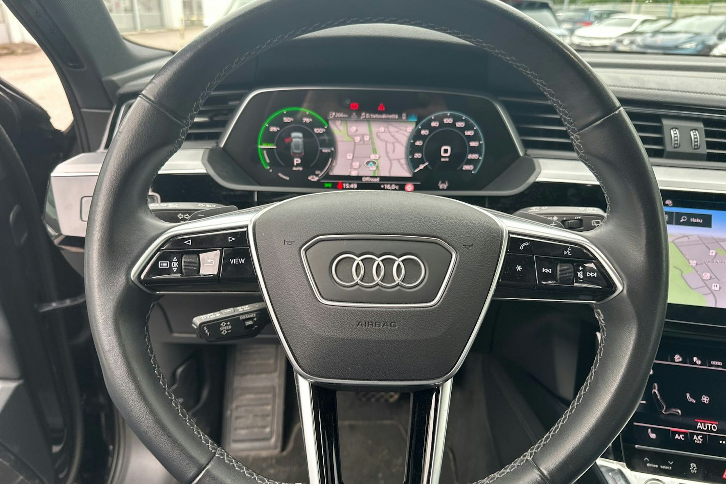 ruskea (beige) Audi Q8 e-tron 2024 kuva 19.