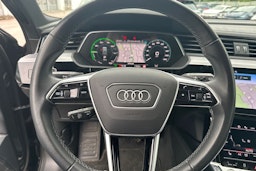ruskea (beige) Audi Q8 e-tron 2024 kuva 19.