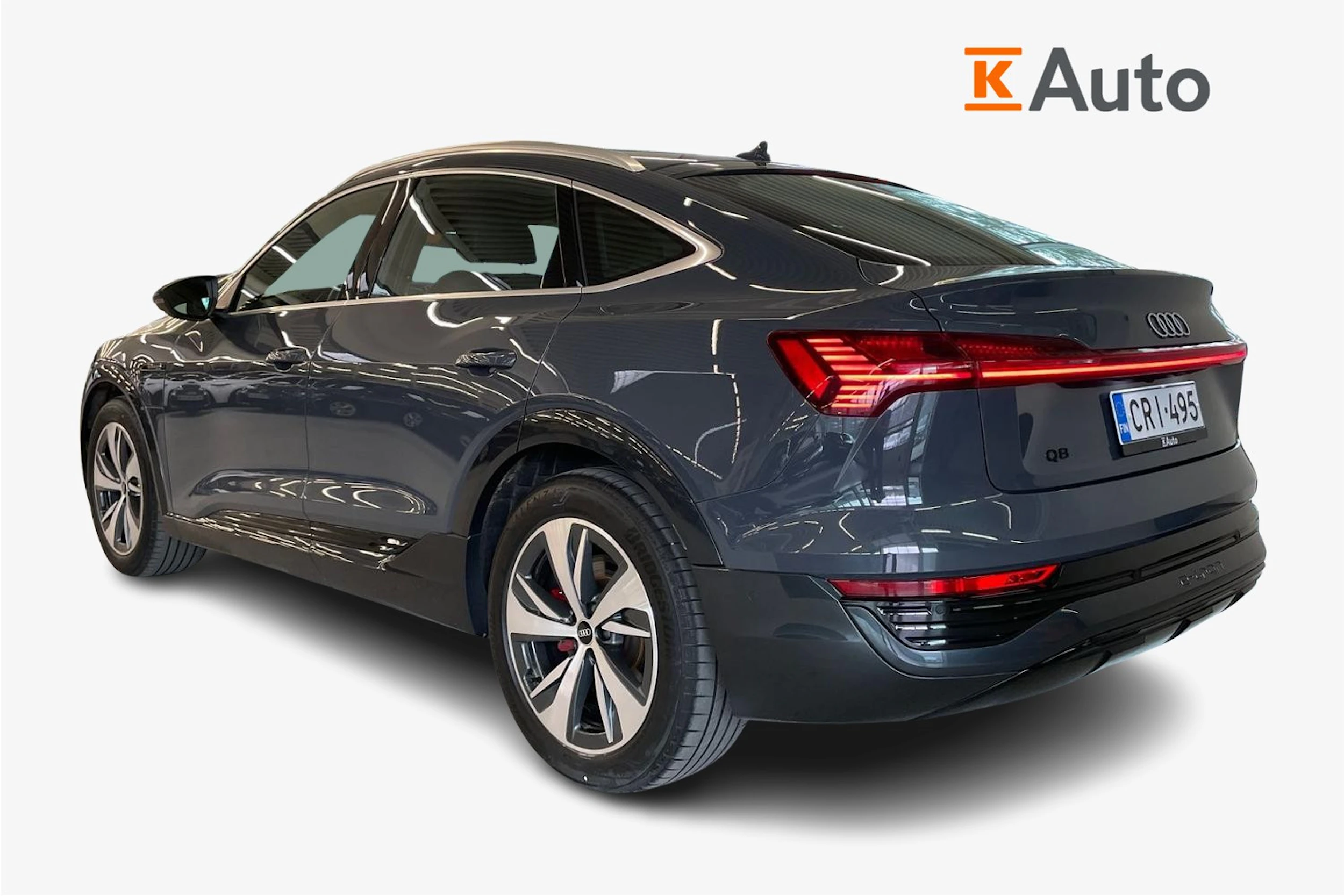 Harmaa Audi Q8 e-tron 2023 kuva 3.