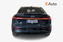 Harmaa Audi Q8 e-tron 2023 kuva 4.