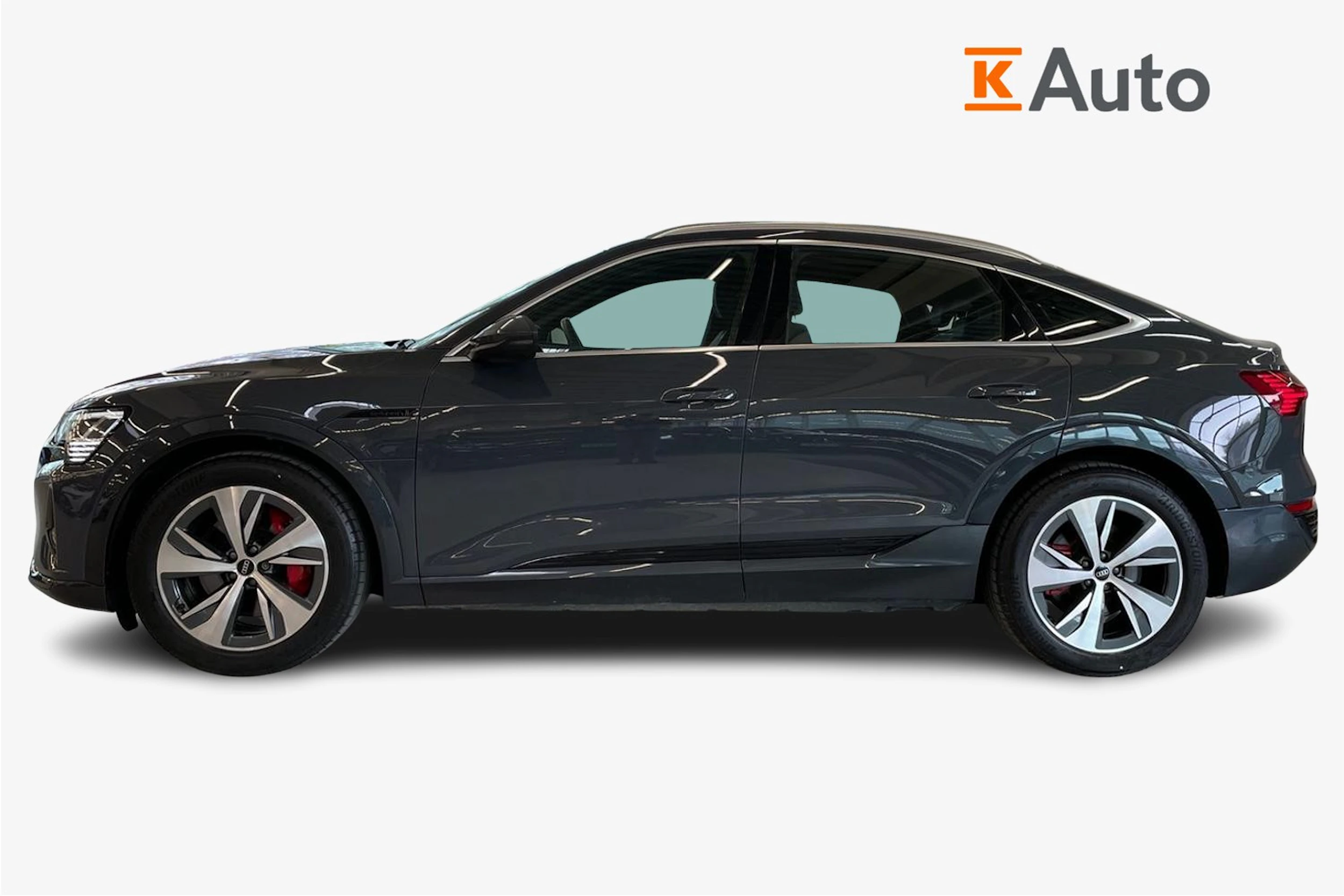 Harmaa Audi Q8 e-tron 2023 kuva 7.
