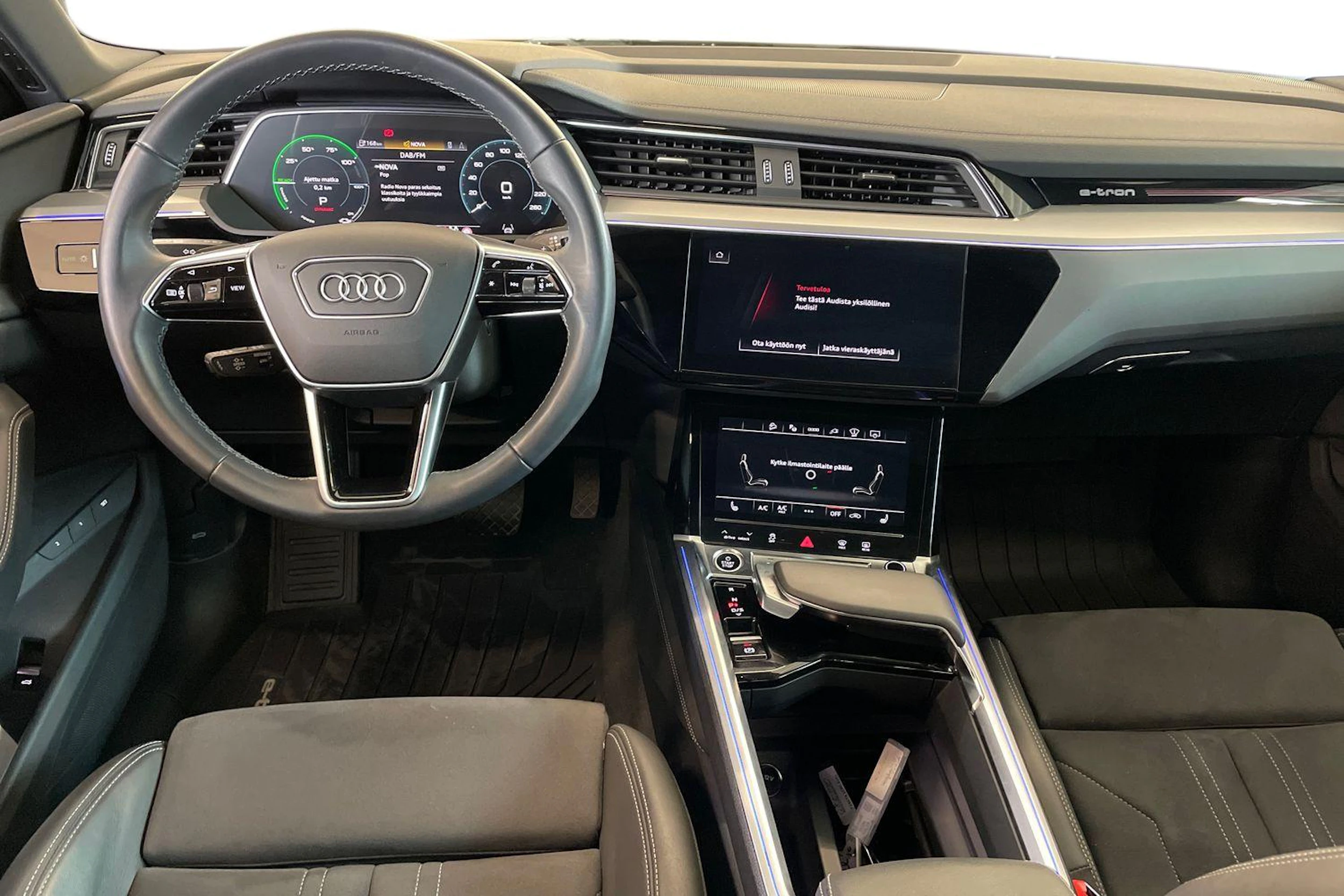 Harmaa Audi Q8 e-tron 2023 kuva 9.