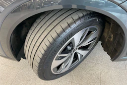 Harmaa Audi Q8 e-tron 2023 kuva 13.