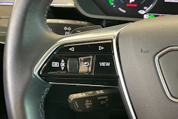 Harmaa Audi Q8 e-tron 2023 kuva 17.