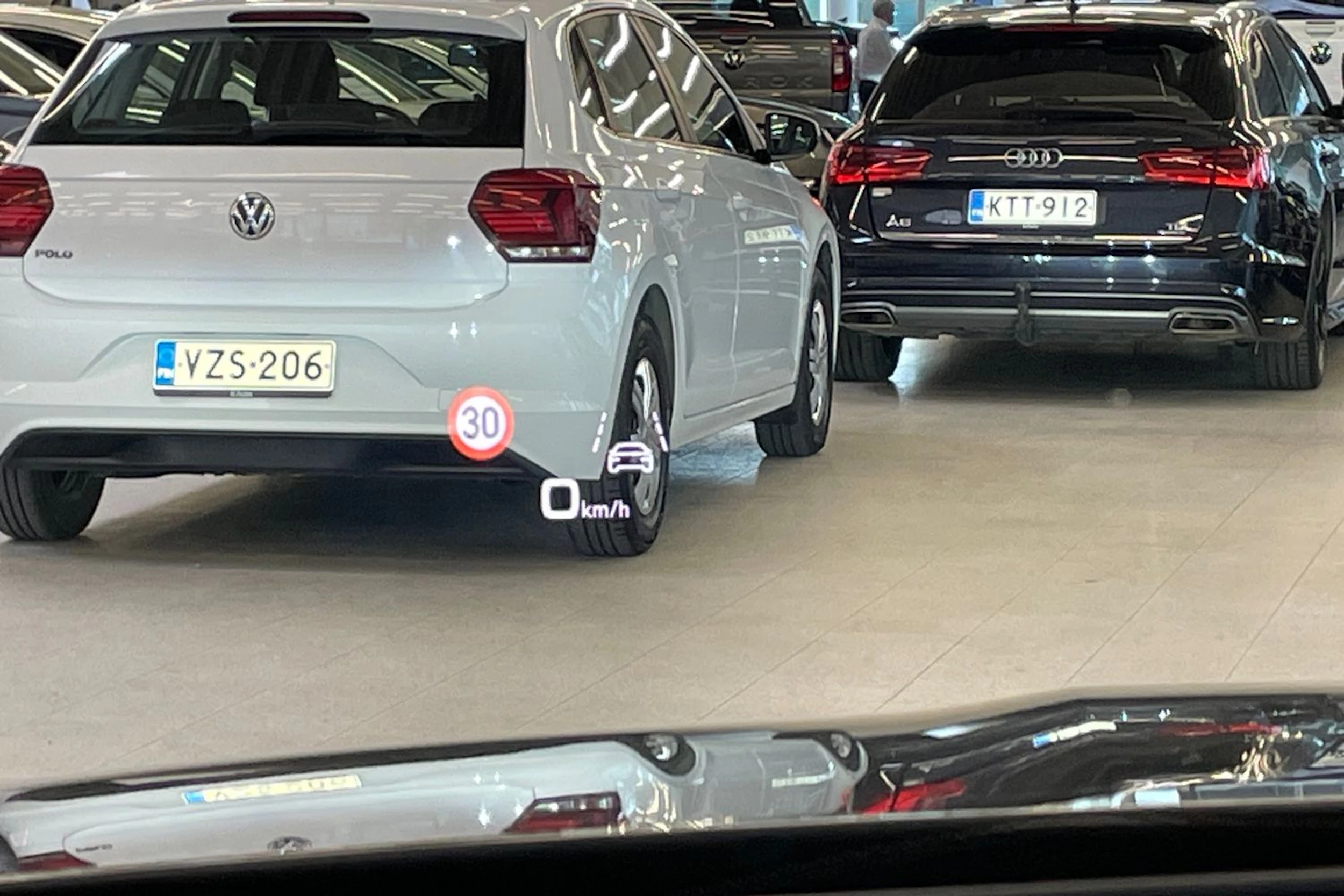 Harmaa Audi Q8 e-tron 2023 kuva 22.