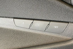 Harmaa Audi Q8 e-tron 2023 kuva 23.