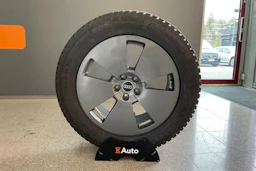Harmaa Audi Q8 e-tron 2023 kuva 29.