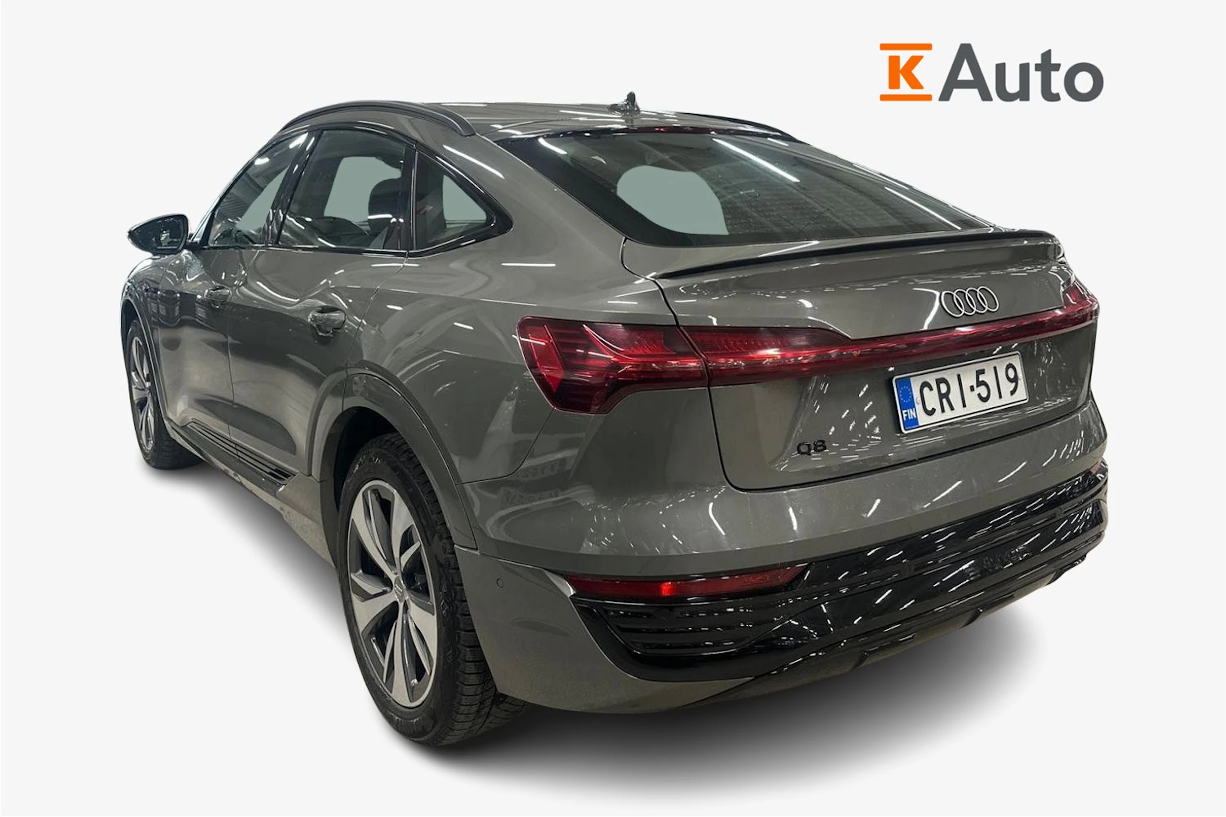 Harmaa Audi Q8 e-tron 2023 kuva 2.