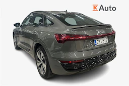 Harmaa Audi Q8 e-tron 2023 kuva 2.