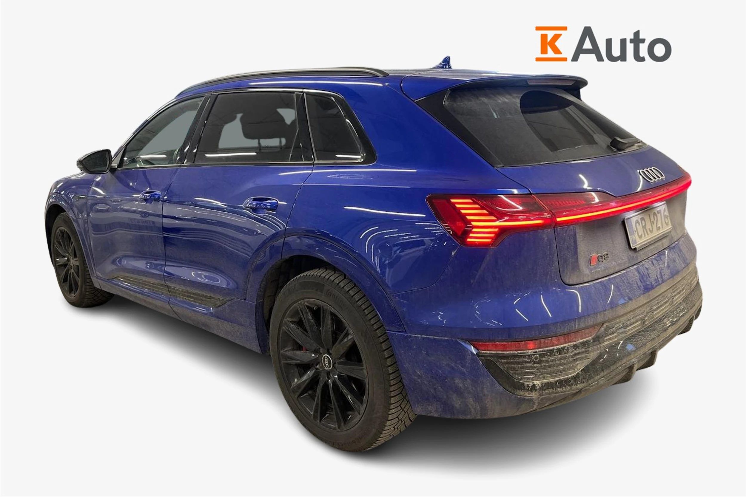 sininen Audi Q8 e-tron 2023 kuva 2.