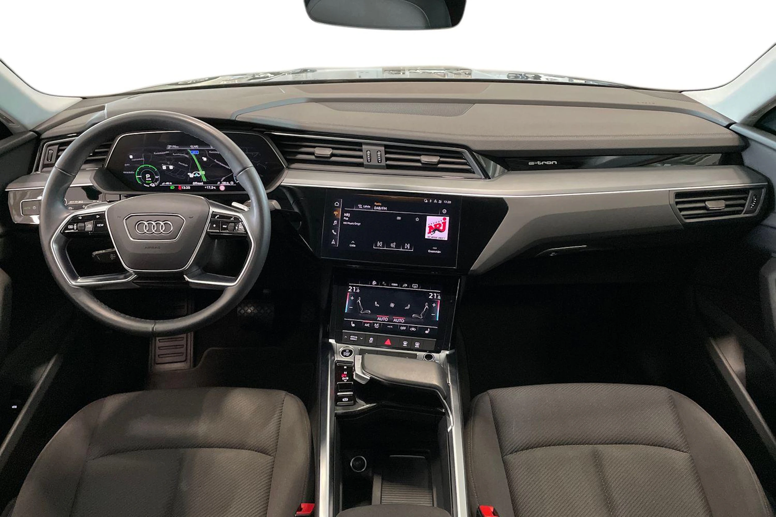 harmaa Audi Q8 e-tron 2023 kuva 7.