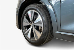 harmaa Audi Q8 e-tron 2023 kuva 9.