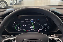 harmaa Audi Q8 e-tron 2023 kuva 13.