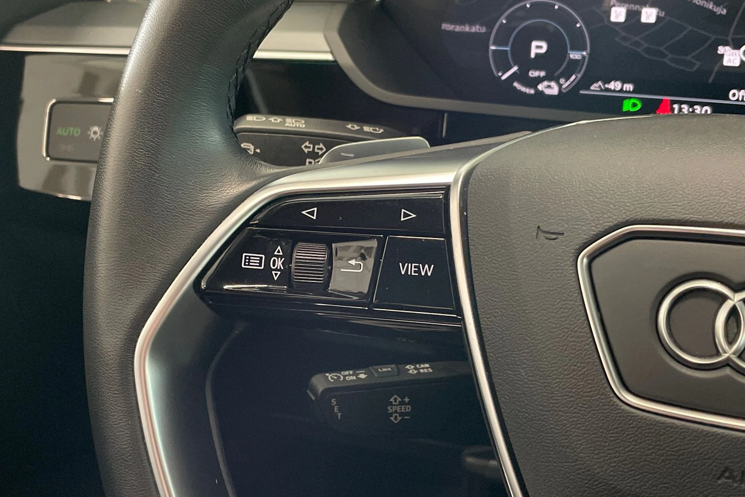 harmaa Audi Q8 e-tron 2023 kuva 15.