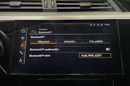 harmaa Audi Q8 e-tron 2023 kuva 18.