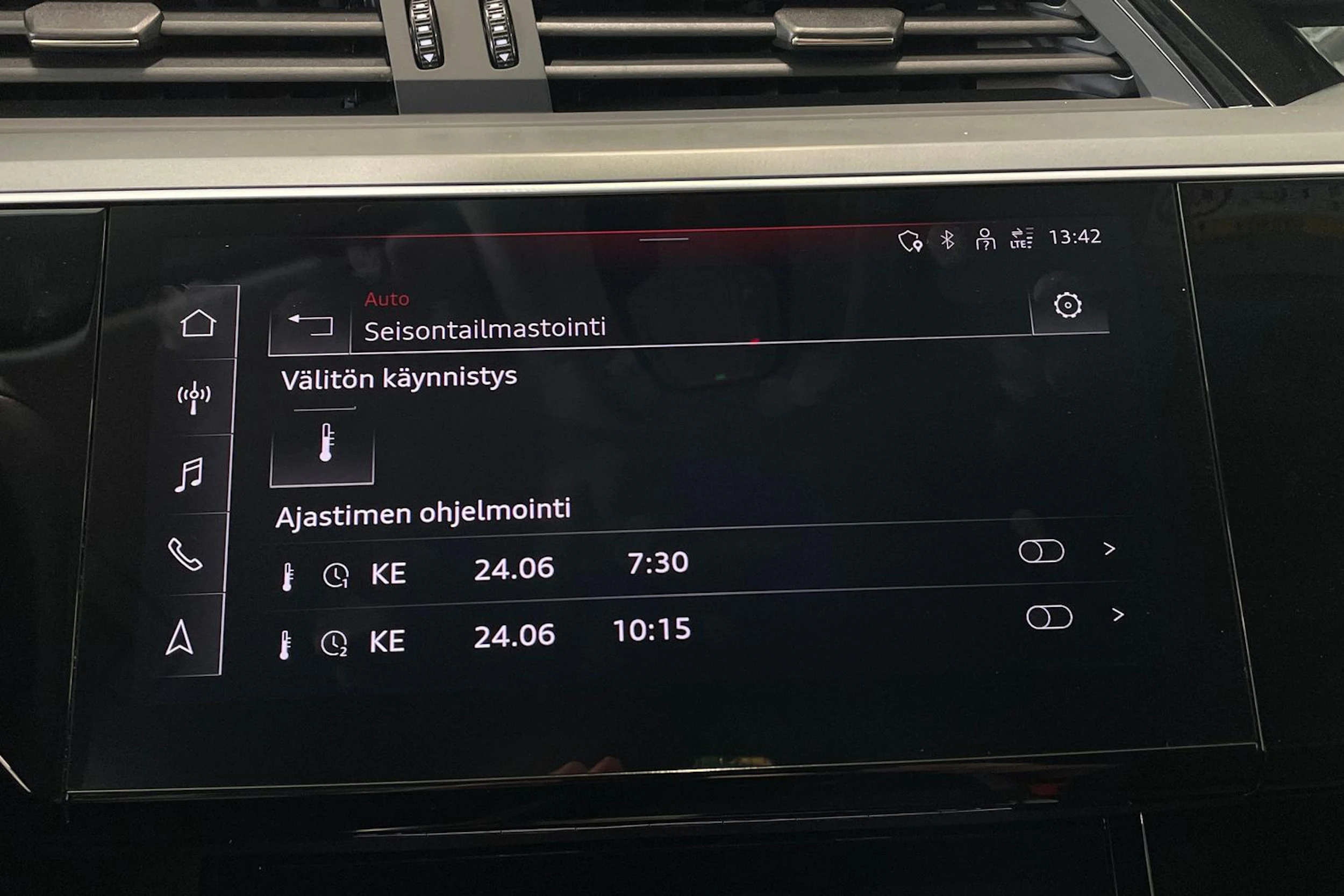 harmaa Audi Q8 e-tron 2023 kuva 21.