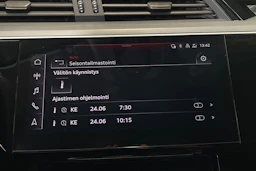 harmaa Audi Q8 e-tron 2023 kuva 21.