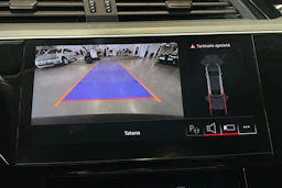 harmaa Audi Q8 e-tron 2023 kuva 23.