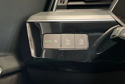 harmaa Audi Q8 e-tron 2023 kuva 27.
