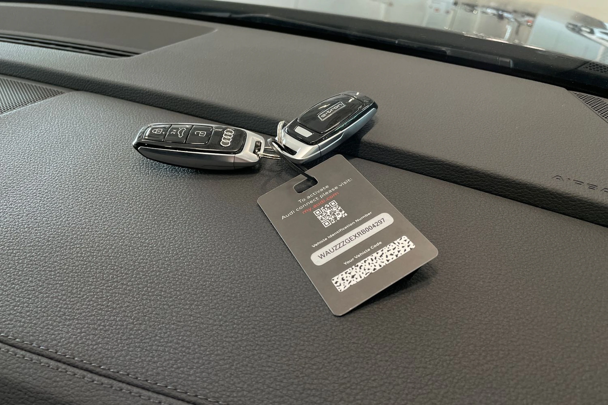 harmaa Audi Q8 e-tron 2023 kuva 31.
