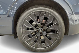 Sininen Audi Q8 e-tron 2023 kuva 12.