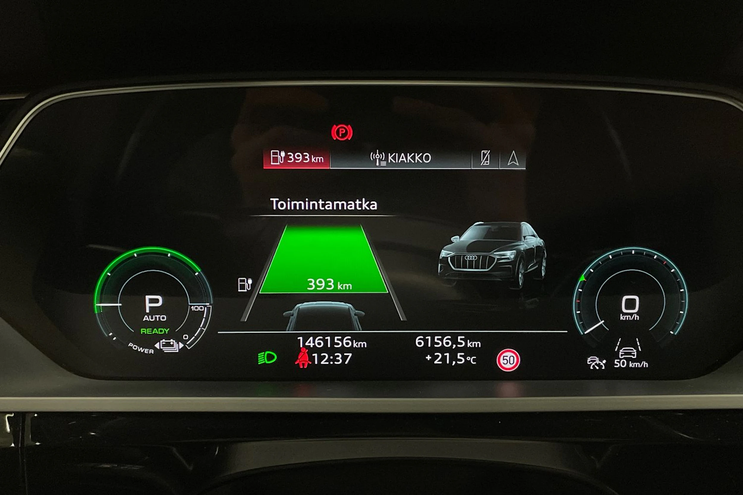 Sininen Audi Q8 e-tron 2023 kuva 16.