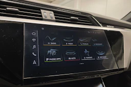 Sininen Audi Q8 e-tron 2023 kuva 17.